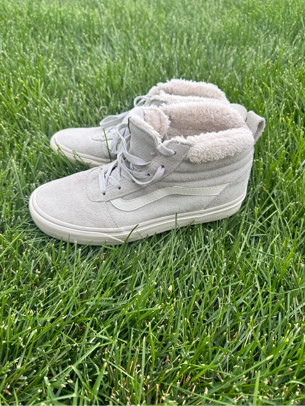Vans Ward Hi MTE Gray Suede Sherpa Lined High Tops Women’s 8.5